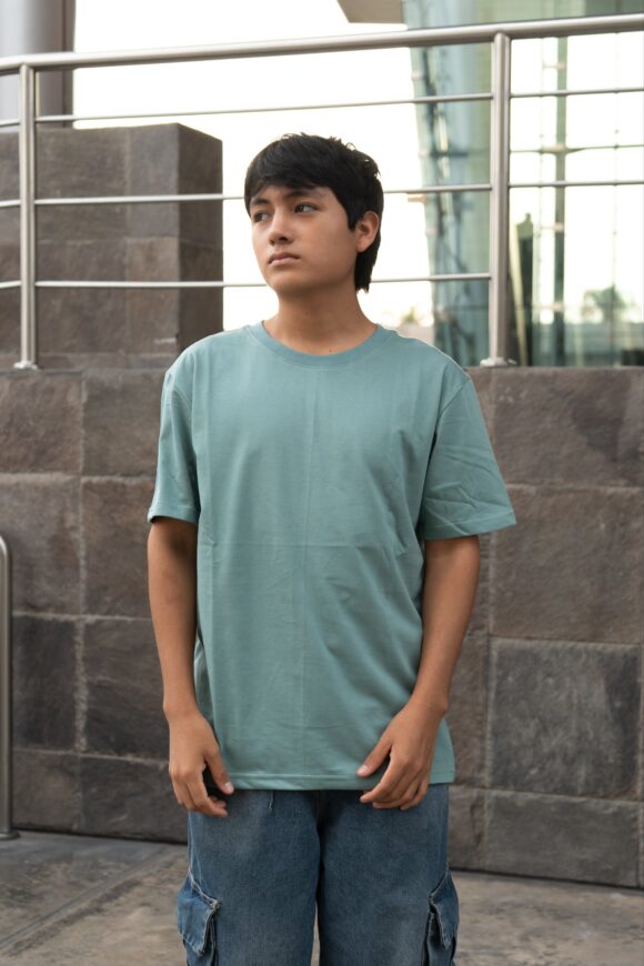 Polo Básico Hombre – Verde Cemento - Imagen 4